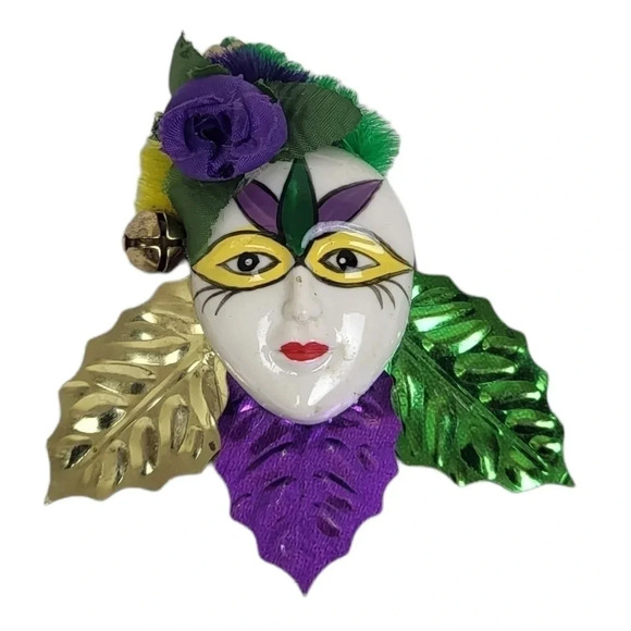 Vintage Jester Porcelain Leaf Pin - Picture 1 of 2